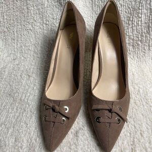 Nine West Women synthetic suede light brown Heels with lace Bow Detail SZ11M